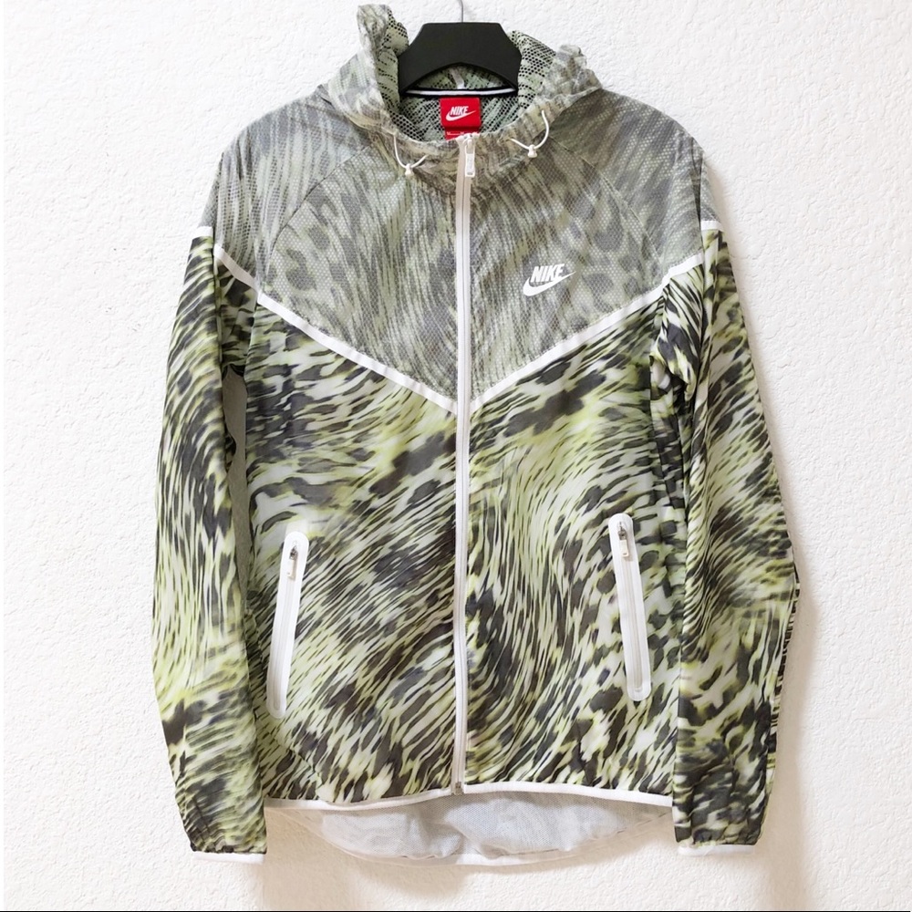 NIKE Tech Hyperfuse Windrunner Jacket Mesh Lined M
